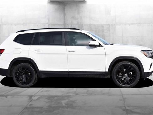 Used 2022 Volkswagen Atlas SE w/ Black Wheel Package image 5