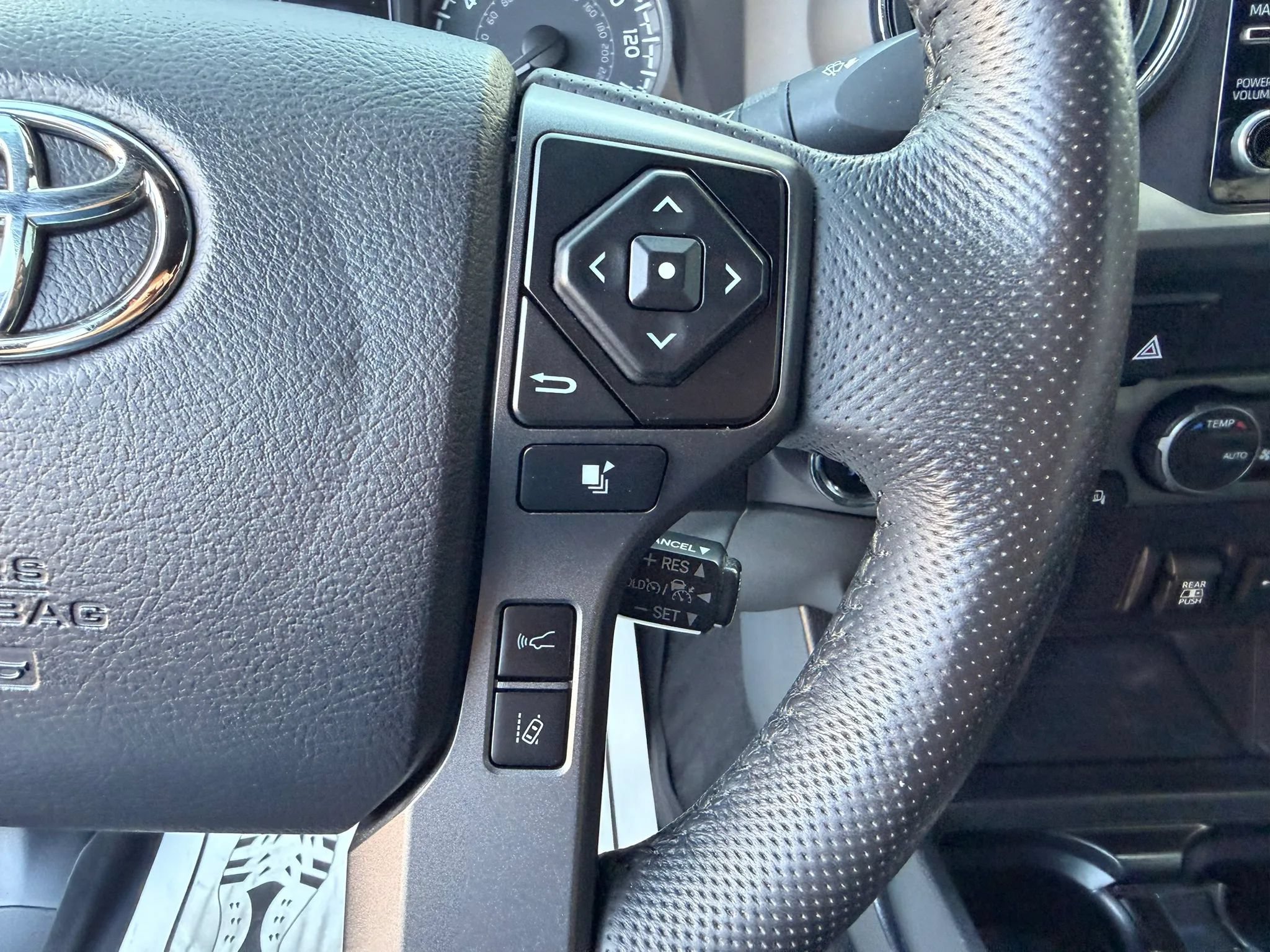 Used 2021 Toyota Tacoma TRD Off-Road AWD/4WD image 26