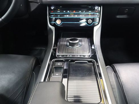 Used 2018 Jaguar XF First Edition image 20