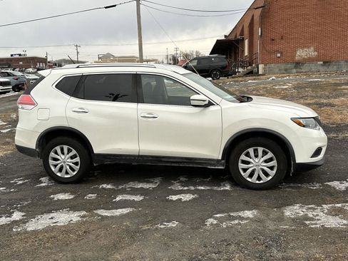 Used 2016 Nissan Rogue S w/ Appearance Package image 9