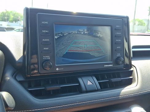Used 2021 Toyota RAV4 XLE w/ Convenience Package AWD/4WD image 18