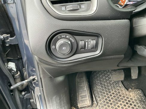 Used 2022 Jeep Renegade Latitude w/ Convenience Group AWD/4WD image 14