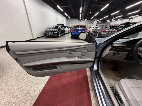 Used 2011 BMW 328i Convertible RWD image 18