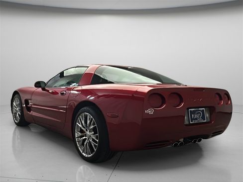 Used 2002 Chevrolet Corvette Coupe w/ Preferred Equipment Group2 image 5