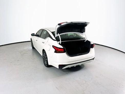 Used 2024 Nissan Altima 2.5 SV FWD image 24