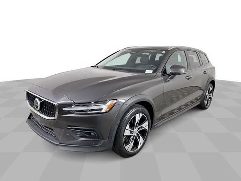 Used 2024 Volvo V60 B5 Cross Country Plus AWD/4WD image 1