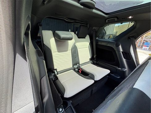 Used 2021 Land Rover Discovery S R-Dynamic AWD/4WD image 41
