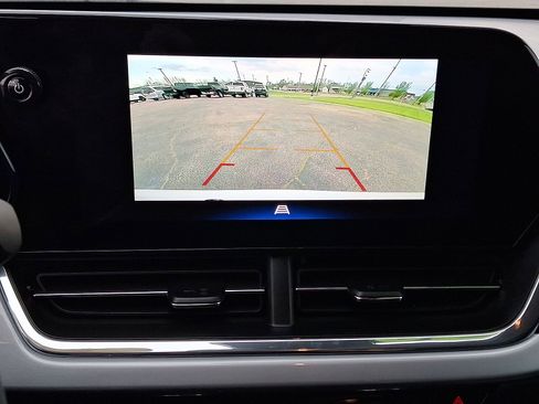 Used 2025 Chevrolet Trax LT FWD image 15