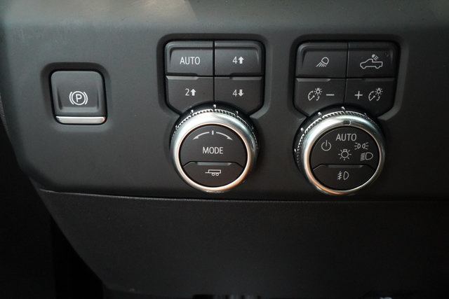 Used 2024 GMC Sierra 1500 AT4 w/ Technology Package AWD/4WD image 15