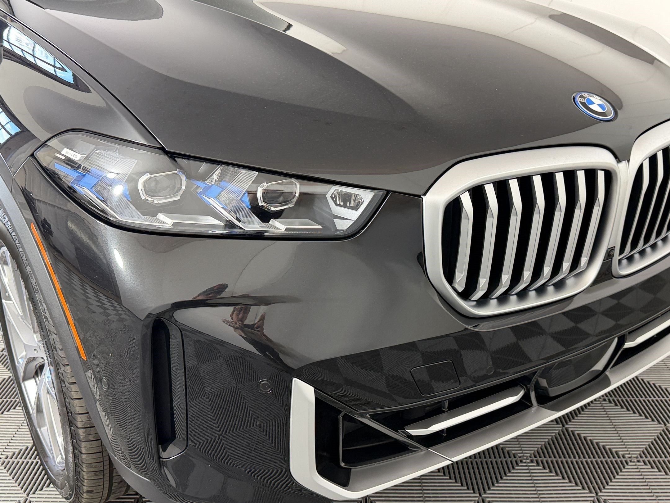 Used 2025 BMW X5 xDrive50e AWD/4WD image 12