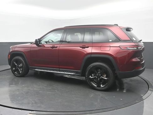 Used 2024 Jeep Grand Cherokee Altitude AWD/4WD image 3