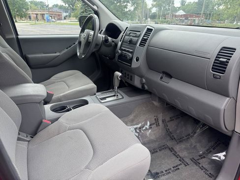 Used 2011 Nissan Frontier SV AWD/4WD image 30