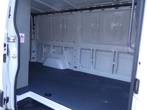 Used 2023 Mercedes-Benz Sprinter 1500 image 3