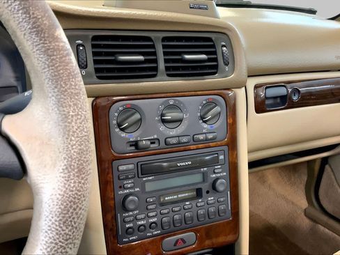 Used 1999 Volvo C70 LT FWD image 6