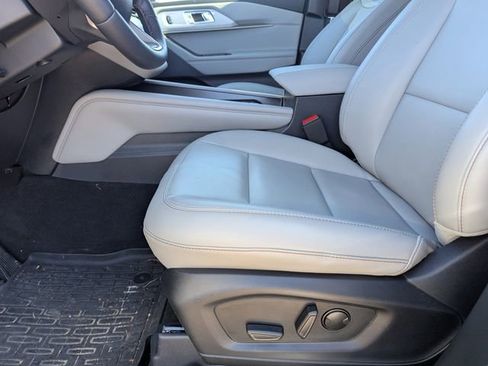 New 2026 Ford Explorer Active w/ Active Comfort Package image 12