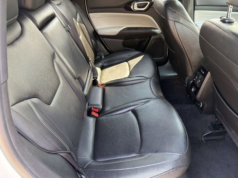 Used 2025 Jeep Compass Limited AWD/4WD image 29