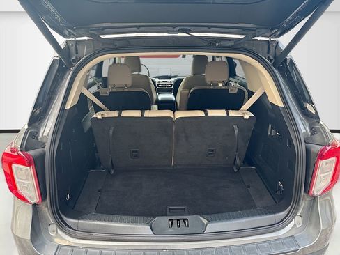 Used 2023 Ford Explorer XLT w/ Equipment Group 202A AWD/4WD image 28