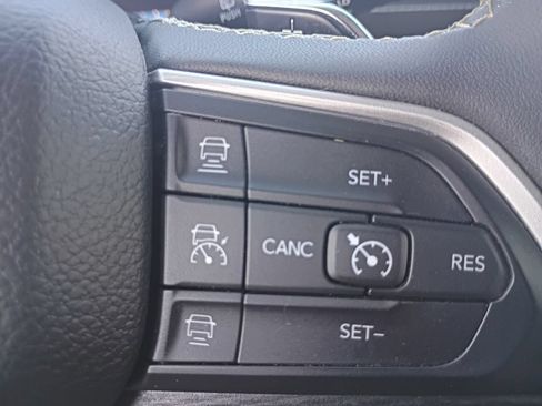 Used 2023 Jeep Grand Cherokee L Laredo AWD/4WD image 17