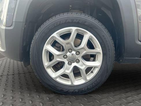 Used 2017 Jeep Renegade Latitude AWD/4WD image 25