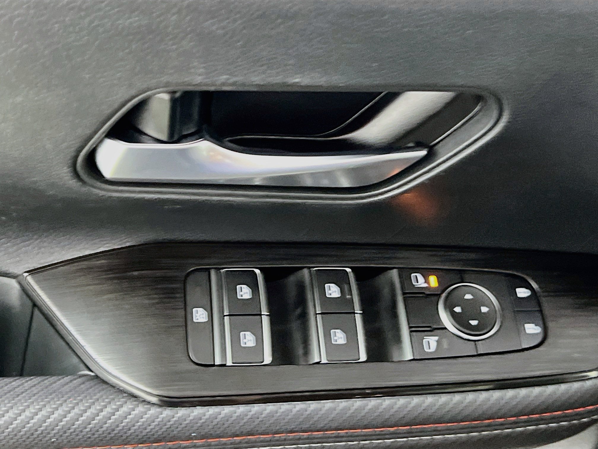Used 2026 Nissan Kicks SR w/ Cold Weather Package FWD image 17