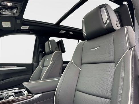 New 2026 Cadillac Escalade ESV Luxury w/ LPO, Radiant Package image 19