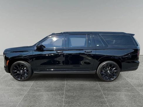 Used 2025 Cadillac Escalade ESV Sport Platinum w/ LPO, ONYX Package AWD/4WD image 2