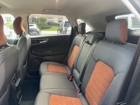 Used 2018 Ford Edge SEL w/ Equipment Group 201A AWD/4WD image 12