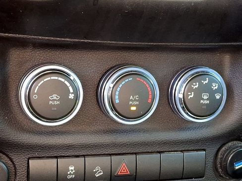 Used 2018 Jeep Wrangler Sport AWD/4WD image 18
