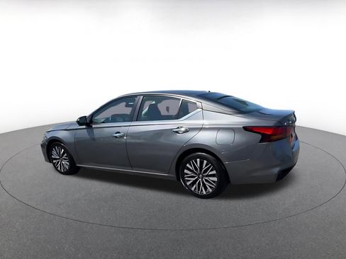 Used 2025 Nissan Altima 2.5 SV FWD image 10