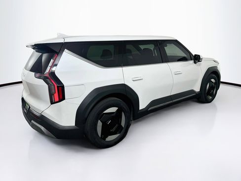 Used 2024 Kia EV9 Light RWD image 9