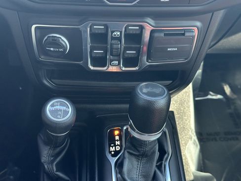 Used 2023 Jeep Wrangler Sport S image 21