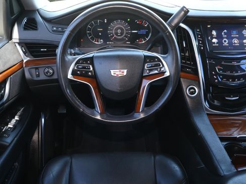 Used 2017 Cadillac Escalade Luxury image 14