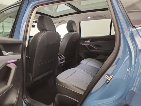 New 2026 Volkswagen Tiguan SE FWD image 33
