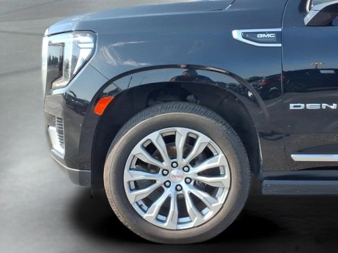 Used 2022 GMC Yukon XL Denali w/ Advanced Technology Package AWD/4WD image 4