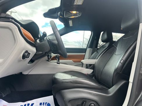 Used 2023 Jeep Compass Limited image 3