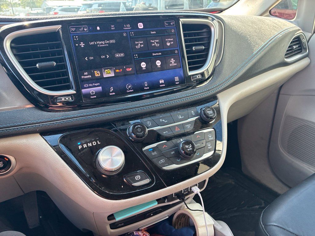 Used 2021 Chrysler Pacifica Touring-L w/ Uconnect Theater Family Group FWD image 6
