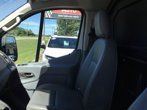 Used 2019 Ford Transit 250 130 Low Roof RWD image 14