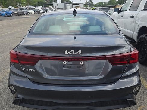 Used 2022 Kia Forte LXS FWD image 6