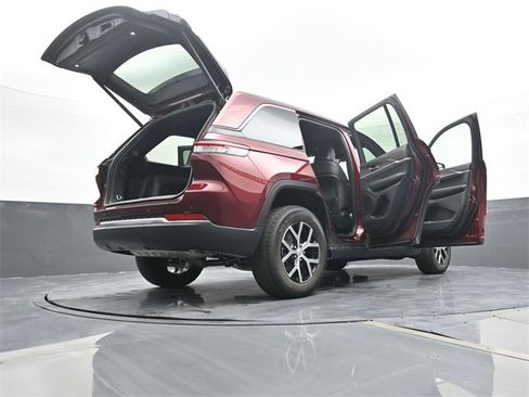 Used 2024 Jeep Grand Cherokee Limited w/ Trailer Tow Package image 25