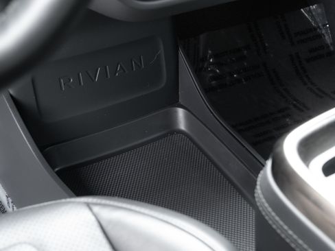 Used 2022 Rivian R1T Adventure image 16