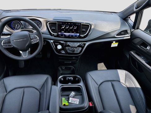 New 2027 Chrysler Pacifica Select AWD/4WD image 26
