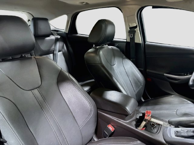 Used 2014 Ford Focus Titanium FWD image 24
