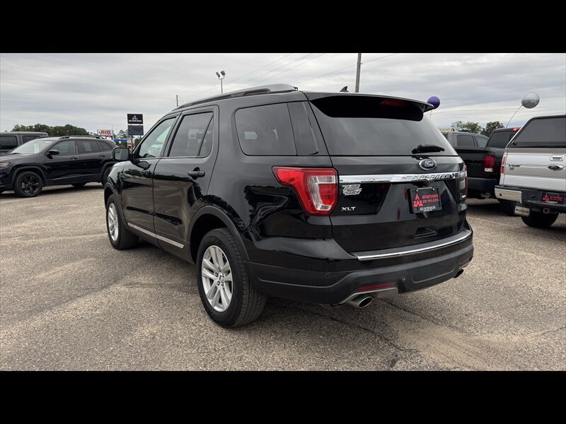 Used 2018 Ford Explorer XLT w/ Equipment Group 201A AWD/4WD image 7