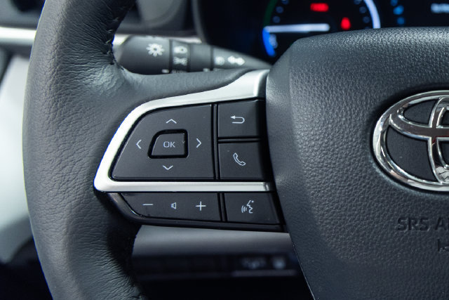 Used 2026 Toyota Sienna XLE FWD image 14