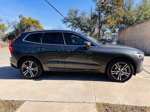 Used 2020 Volvo XC60 T5 Momentum w/ Protection Package Premier image 13