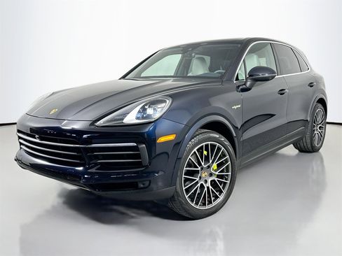 Certified 2023 Porsche Cayenne image 1