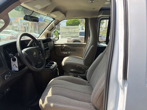 New 2026 Chevrolet Express 3500 RWD image 17