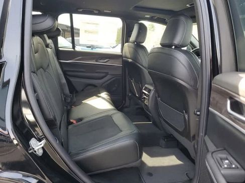 New 2026 Jeep Grand Cherokee Altitude AWD/4WD image 23