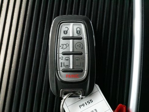 Used 2023 Chrysler Pacifica Touring-L FWD image 30