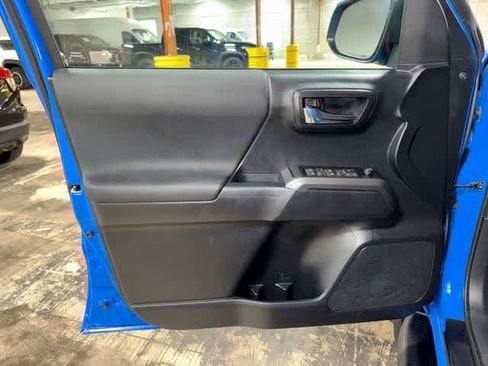 Used 2021 Toyota Tacoma TRD Sport AWD/4WD image 30